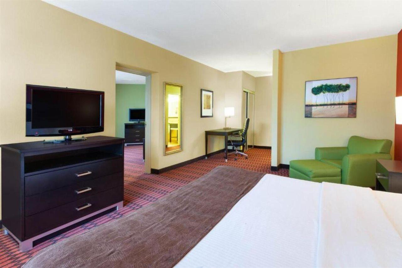 Baymont By Wyndham Harrisburg Hotel Exterior photo